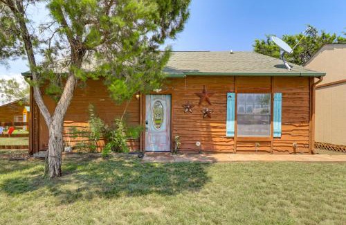 Palo Pinto County House | 1 Mi to Lake Pet-Friendly Cabin in Strawn
