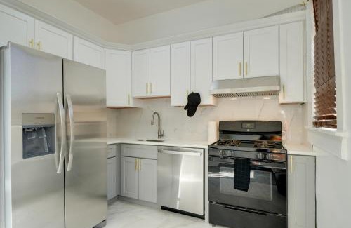 South Louisville Apartment | 1 Mi to UofL Pet-Friendly Louisville Apartment!