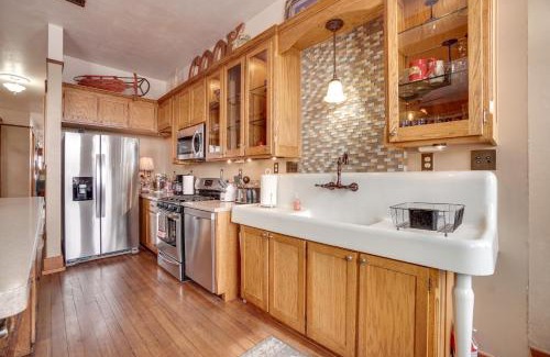 Laramie Apartment | 1 Mi to UW Historic Laramie Apt