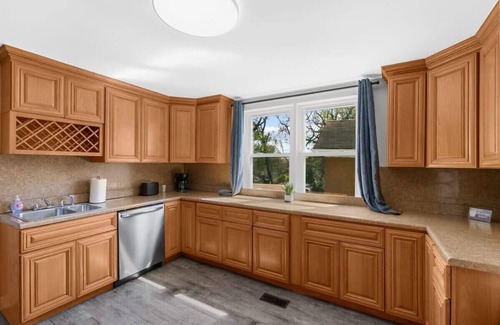 Birmingham House | 1 Mile to Bham CrossPlex & Near Legion Field
