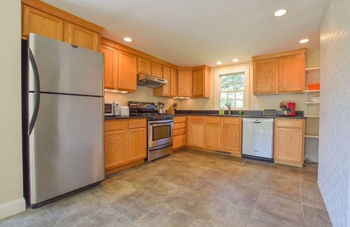 Orleans House | 1 min drive to Rock Harbor, 2 min to Town!