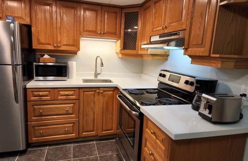 Brockton Village House | 1 min to Subway Toronto Downtown - Charming Cozy welcoming 1 bedroom Apatrment
