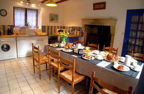 Vernoux-en-Gatine House | 1 of 3 Gites set in 2 lovely acres-Pool-Games field -Wifi-lots to see/do nearby