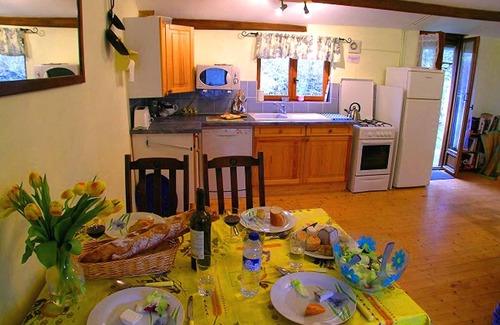 Vernoux-en-Gatine Cottage | 1 of 3 Gites set in 2 lovely acres-Pool-Games field -Wifi-lots to see/do nearby