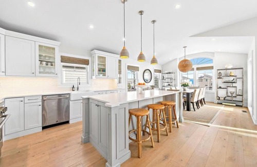 South Beach Haven House | 1 Off the Ocean, Heated Salt Water Pool, New Constructionnnn