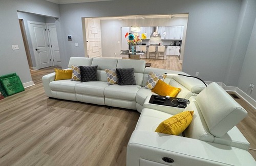 Paw Creek House | 1 Primary Room Exquisite Home in Uptown Charlotte