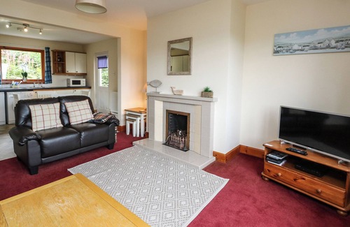 Morar Cottage | 1 SANDHOLM, family friendly in Mallaig