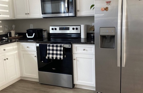 Kannapolis House | 1 Small Dog Friendly :2-bedroom Townhouse/25 mins from Charlotte