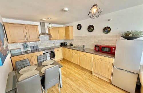 South Bermondsey Apartment | 1 stop to London Bridge
