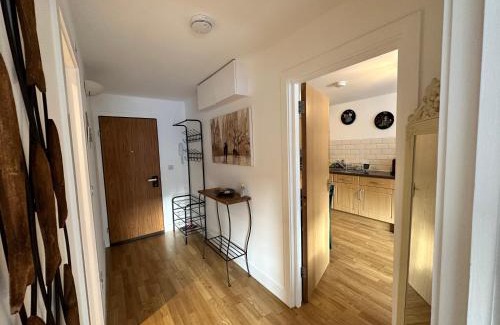 South Bermondsey Apartment | 1 stop to London Bridge