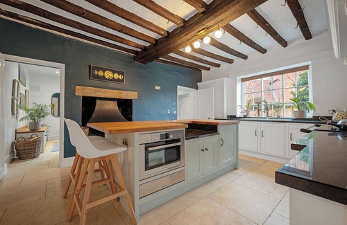 Cawood House | 1 THE GRANGE, pet friendly, with open fire in Riccall