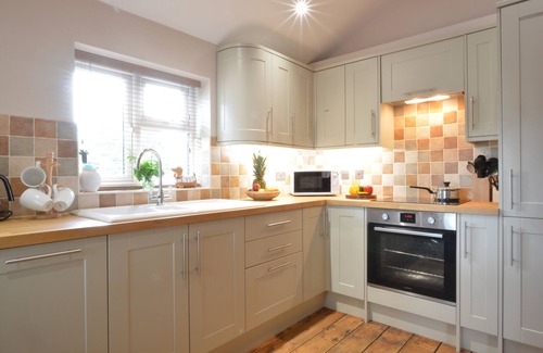 Lowestoft Cottage | 1 TUNNS COTTAGES, RUSHMERE, NR BECCLES, pet friendly in Beccles