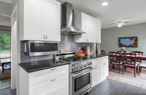 Waite Park House | 10 BEDS in 4 BR! Quiet comforts in the city.