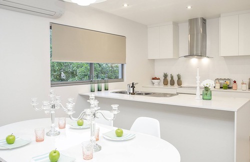 Noosa Heads Hotel | 10 Hastings Street Boutique Motel & Cafe