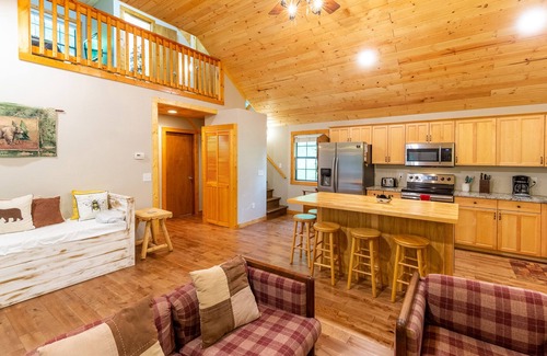 Qualla Cabin | *10% July Discount -For Dates Stayed July 8th -31st - New Reservations Only*