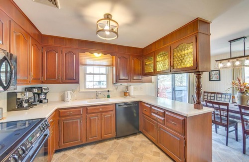 Leola House | 10 Mi to Dtwn Lancaster Charming Home with Yard!