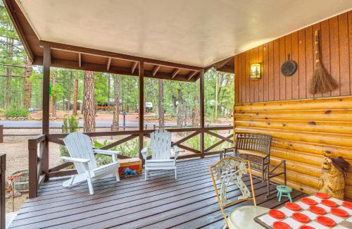Pinetop-Lakeside House | 10 Mi to Show Low Pinetop-Lakeside Family Cabin!