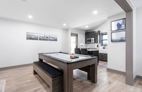 Woodbine House | 10 min from Broadway/Airport!