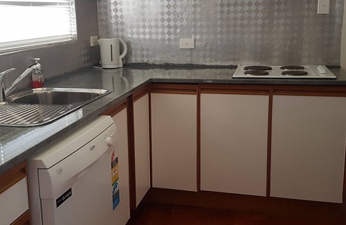 Clearview House | 10 min to CBD 1950s retro home