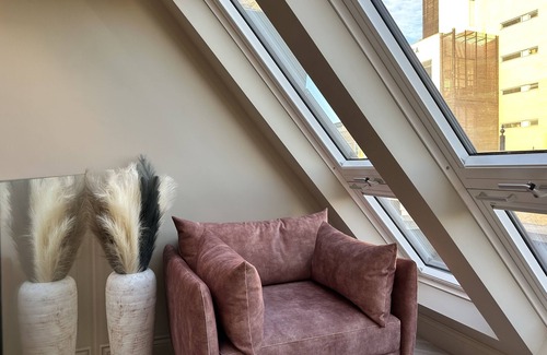 Hackney Apartment | 10-min to The City of London! King Size Bed & Sofa Bed with en-suite Bathroom.