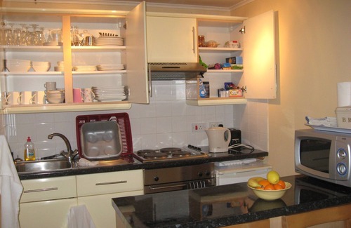 Mullion House | 10 mins on foot to beach. Short drive to golf, surf and riding. Pool access