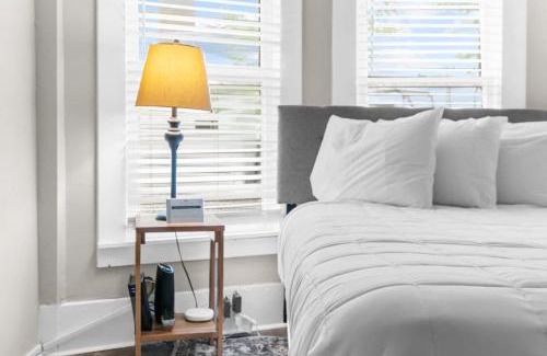 Birmingham House | 10 Mins to Legion Field- Ensley Highlands Hideaway