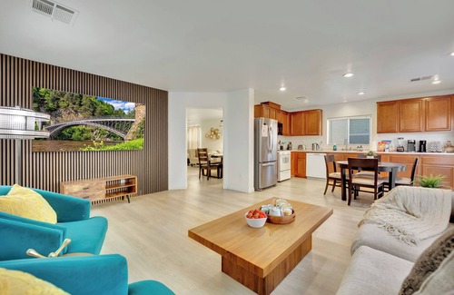 Arden House | 10 mins to Strip! Spacious 4B/3B 2-Story Home 1st Floor Bedroom & Full Bath