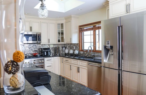 Queens House | 10 minute walk to the beach- Perfect vacation home