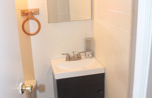 Canarsie House | 10 Minutes away from JFK is just what many look for. Easy access to the city.