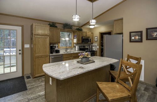 Wears Valley House | 10 minutes to GSMNP - Large fenced yard - Firepit -Hot tub -Swimming pool access