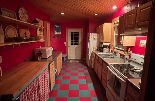 Grenville Cabin | 10% off 7+day stays, 20% off 28+ day stays!