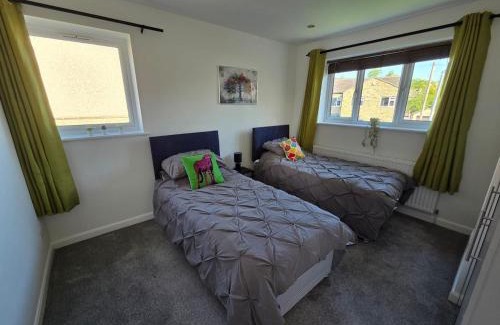 Huddersfield House | 10 Percent Off This Week WiFi Parking Sleeps 8