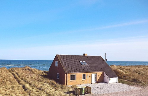 Lild Strand House | 10 person holiday home in Frøstrup