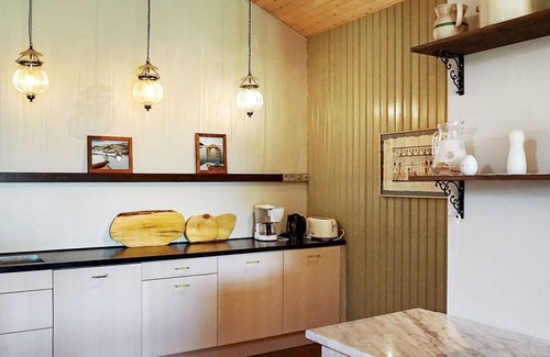 Lillykyrka House | 10 person holiday home in ENKÖPING
