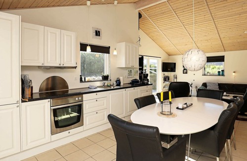 Lild Strand House | 10 person holiday home in Frøstrup