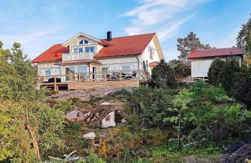 Klovedal House | 10 person holiday home in KLÖVEDAL