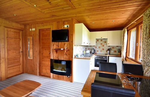 Combpyne Cottage | 10 PINEWOOD RETREAT, family friendly, with pool in Lyme Regis