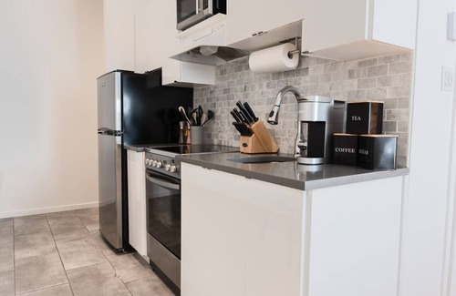 Plateau Mont Royal Apartment | #10 - Studio/Plateau/St-Denis/SelfCheck-In/AC/TV