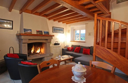 Les Moitiers-d'Allonne House | 100 m² Gîte ∙ 2 bedrooms ∙ 8 guests