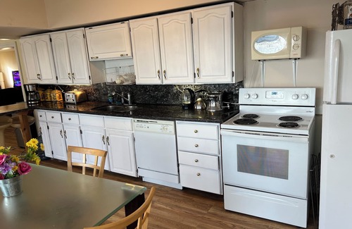 Carden Cottage | 100 ft lakefront cottage