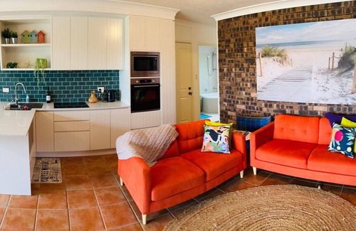 Malua Bay Apartment | 100 m from a secluded beach