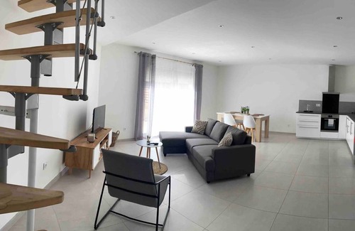 Quetigny Other | 100 m² Accommodation ∙ 3 bedrooms ∙ 3 guests