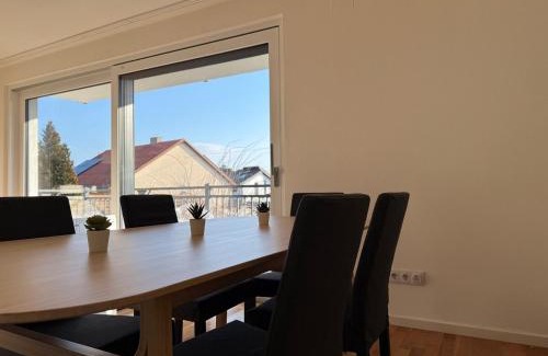 Gerasdorf bei Wien Apartment | 100 m2 Apartment with Balcony & Free Parking