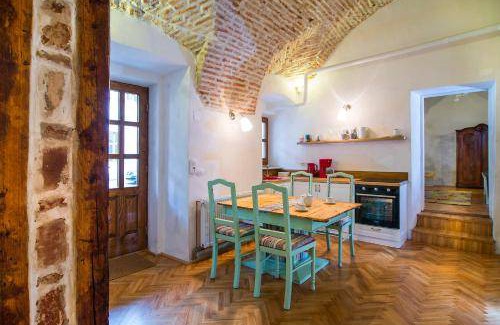 Cluj-Napoca City Centre Apartment | 100 m² Apartment ∙ 2 bedrooms ∙ 7 guests