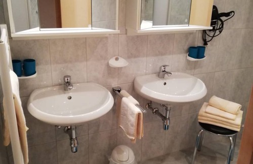 Jerzens Apartment | 100 m² Apartment ∙ 3 bedrooms ∙ 8 guests