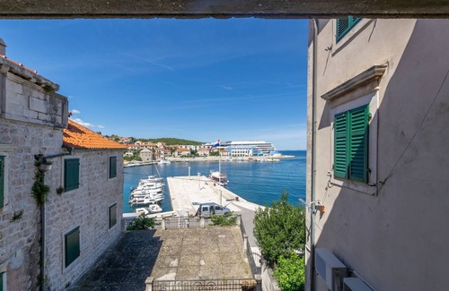 Milna (Brac) Apartment | 100 m² Apartment ∙ 3 bedrooms ∙ 5 guests