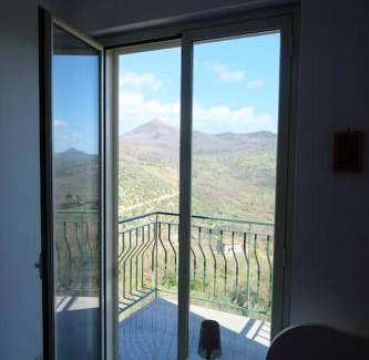 Isnello Apartment | 100 m² Apartment ∙ 3 bedrooms ∙ 6 guests