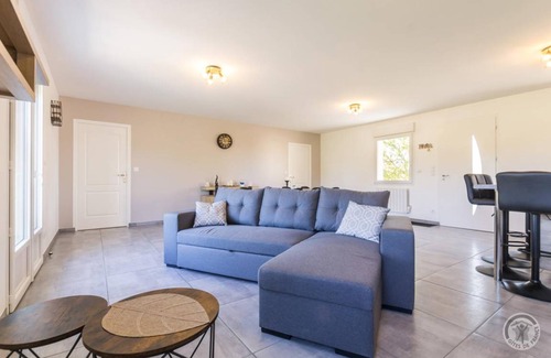 Vesly House | 100 m² Gîte ∙ 3 bedrooms ∙ 6 guests