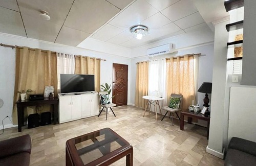 Matandang Balara House | 100 m² House ∙ 3 bedrooms ∙ 12 guests
