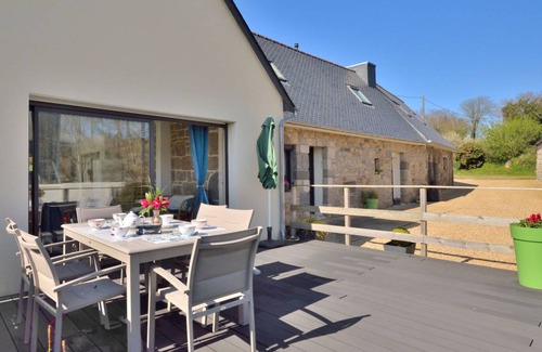 Ploubezre House | 100 m² House ∙ 3 bedrooms ∙ 6 guests